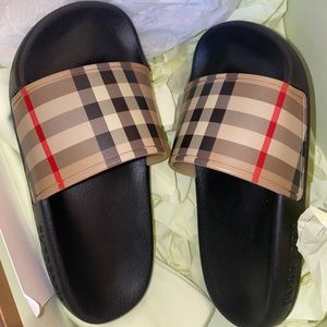 Toddlers Burberry slides
